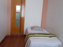 A picture of the hotel: habitacion con baño propio