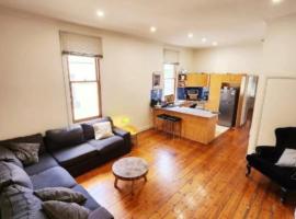 מלון צילום: Inner City Retreat: Large 1-Bedroom Haven in thr heart of Richmond