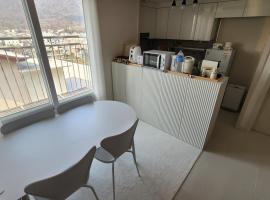 Hotelfotos: Full option two-room, Exclusive use, mountain view, public transportation 6 minutes away
