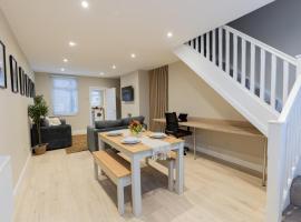 Hotel Photo: Newly Renovated Family and Workspace Business Home in Runcorn, Cheshire ENTIRE HOUSE