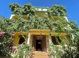 A picture of the hotel: Villa avec piscine & proche mer - sans vis a vis