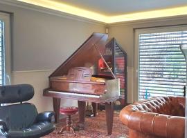 酒店照片: Duplex, piano, billard, ping-pong, jardin, jacuzzi en été