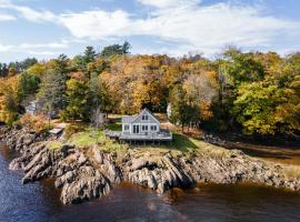 Hotelfotos: Cozy Cottage on the Penobscot — Panoramic Luxury!