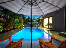 Hotel Photo: Relax in Luxury - 3 Bed, 2 Bath Oasis with Pool