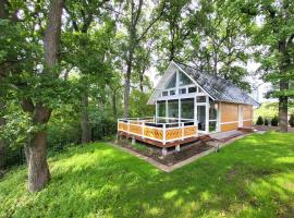 A picture of the hotel: Beautiful lakefront house