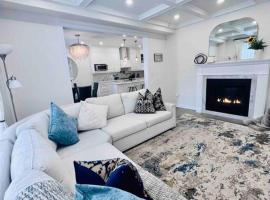 酒店照片: Luxury Oakville Home, Hot Tub, Fireplace, New Home