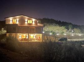 Hotelfotos: Qyteza Guest House & Camping
