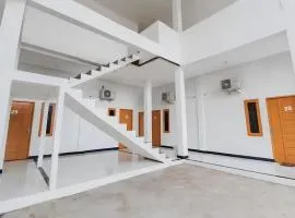 OYO 93306 Homestay Permana Supadio Airport, готель у місті Понтіанак