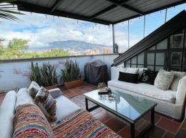 Hotel foto: 3 Story Penthouse with 2 parking spaces in Laureles