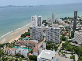 Hotel Photo: Moderne og delikat leilighet på stranden i Jomtien