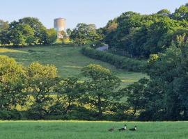 מלון צילום: Luxury Converted Water Tower In Yorkshire