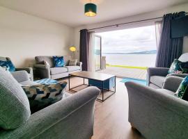 A picture of the hotel: Shoreside Villa - immaculate waterfront property in Skelmorlie