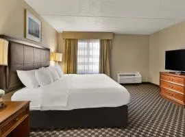 Hotel RL Cleveland Airport West, hotel en North Olmsted