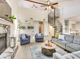 A picture of the hotel: Shalimar Townhome with Screened Porch 6 Mi to Beach