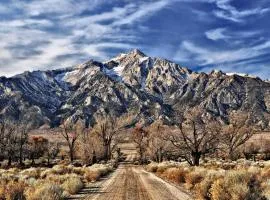 Eastern Sierra Motor Lodge