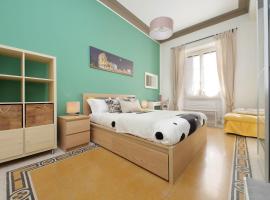 CASA GIULIANA - 3BR 2BATH, 2nd floor historic mansion with lift & doorman, comfortable, chic, family friendly, 600 meters from Vatican & Ottaviano metro, quietest area of P R A T I wealthy, secure, accessible district - Warm guest care in 4 languages, ξενοδοχείο στη Ρώμη