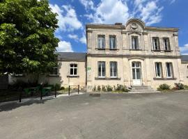 Foto di Hotel: Gîte Paudy, 4 pièces, 6 personnes - FR-1-591-344