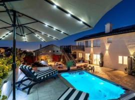 Hotel Photo: Luxury Getaway: Hot Tub,Pool Table,Fire Pit