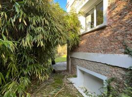 Foto di Hotel: Appartement accès indépendant Mi-sol de maison