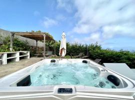 Hotelfotos: Nice house with Jacuzzi, Wifi and view of the Atlantic Ocean