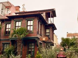 ホテル写真: Ottoman Suites by Sera House