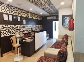 รูปภาพของโรงแรม: Stayz Inn Hotels - T nagar Chennai Near Pondy Bazzar