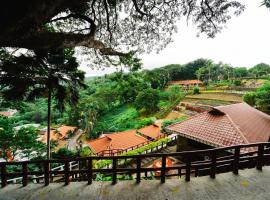 होटल की एक तस्वीर: Sol Y Viento Mountain Hot Springs Resort
