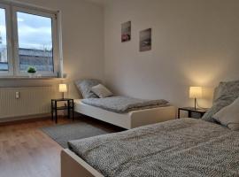 होटल की एक तस्वीर: Großes 2-Zimmer Apartment mit TV, Wifi