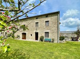 Hotel Photo: Gîte Saugues, 4 pièces, 6 personnes - FR-1-582-146