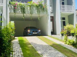 Hotel kuvat: OESIS - Stylish Holiday Home in the heart of Galle