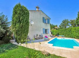 Hotel foto: Gorgeous Home In Montfavet With Kitchen