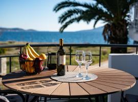 Deluxe Seaside Condo for 6, hotel in Kandia