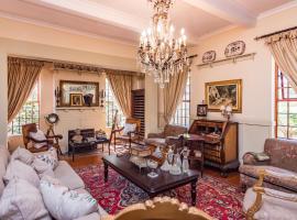 Hotel foto: Houghton Rosebank Cottage with deck overlooking pool