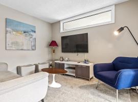 Hotel foto: 14 minutes from downtown, Luxury home in Nepean