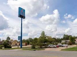 Motel 6-Lufkin, TX，拉夫金的飯店