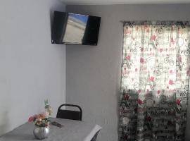 Hotel fotoğraf: Habitación cómoda para tu estancia, con baño privado