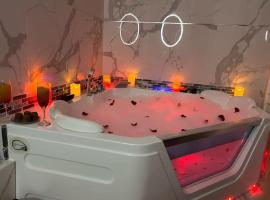 Luxueux Appartement Jacuzzi proche de Paris, hotel in La Celle-Saint-Cloud