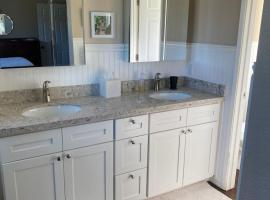 รูปภาพของโรงแรม: En-suite newly remodeled in Elk Grove