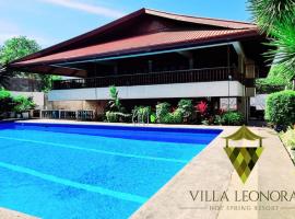 Fotos de Hotel: Spacious Spanish-Style Resort in Pansol Laguna