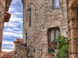 รูปภาพของโรงแรม: Maison de 6 pièces au coeur du village d'Eze