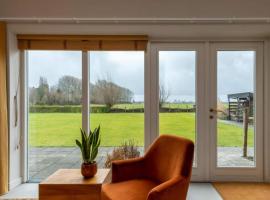 Hotel foto: Lovely holiday home in Grijpskerke with garden