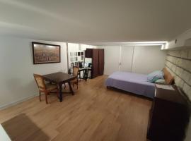 Studio privé dans maison, hotel in Le Plessis-Trévise