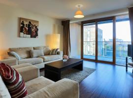 Ξενοδοχείο φωτογραφία: Large Bright Apartment by Dun Laoghaire Harbour