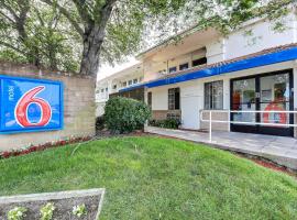 होटल की एक तस्वीर: Motel 6-Pinole, CA