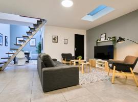 Foto do Hotel: 4 bedroom apartment with parking !