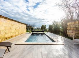 Hotel Foto: Vacation home with swimming pool and vineyard view
