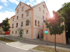 Hotel fotoğraf: Hotel-Restaurant Zum Goldenen Hahnen