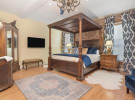 Beland Mansion-Royal Crown suite!, hotell sihtkohas Fort Smith