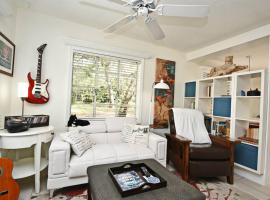 Hotel Photo: Quaint Winter Park East End Home