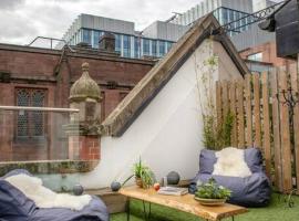 A picture of the hotel: City SuperHost: Luxury Deansgate Townhouse